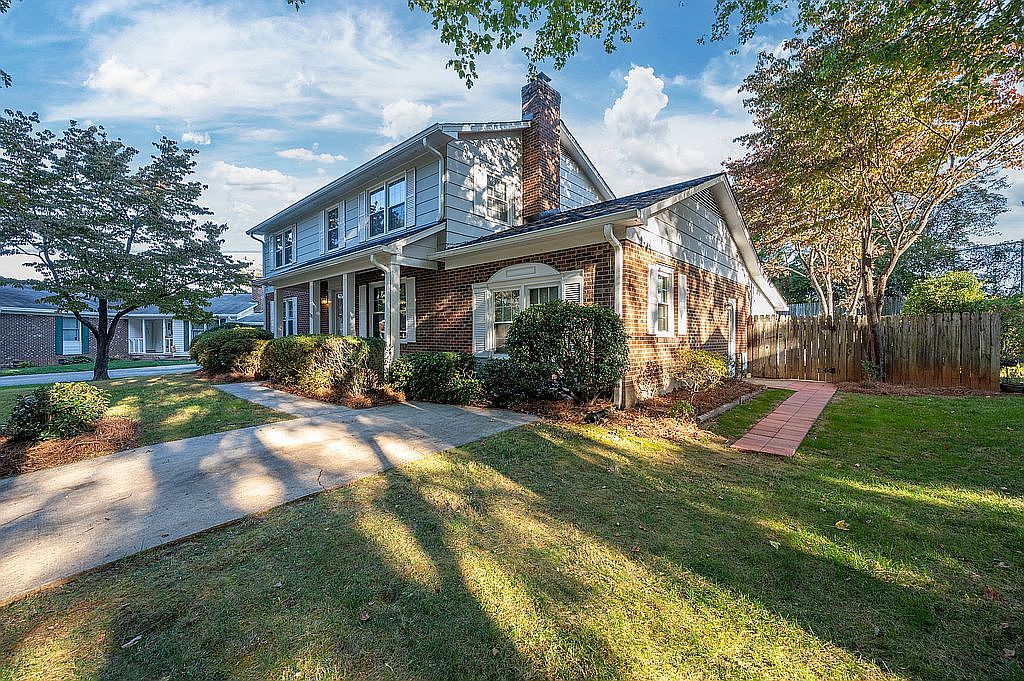 1381 Abingdon Way Winston Salem Nc 27106 Zillow