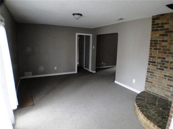 3rd image of 218 Scott Pl
