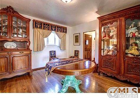 4th image of 215 W Palm St