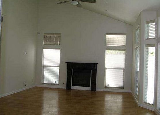 2nd image of 760 Glenmore Blvd
