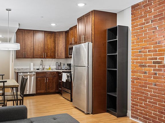 Deluxe Kitchen/ Dining Area