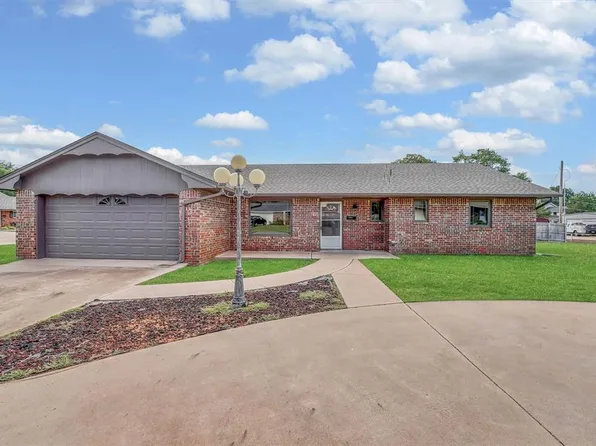 108 Mockingbird Ln, Elk City, OK 73644