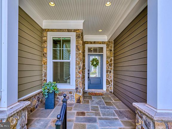 5th image of 23695 Cypress Glen Sq