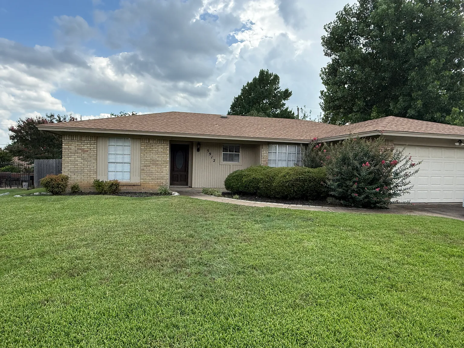 3 bed, 1400 sqft, $2,300 — Photo 2