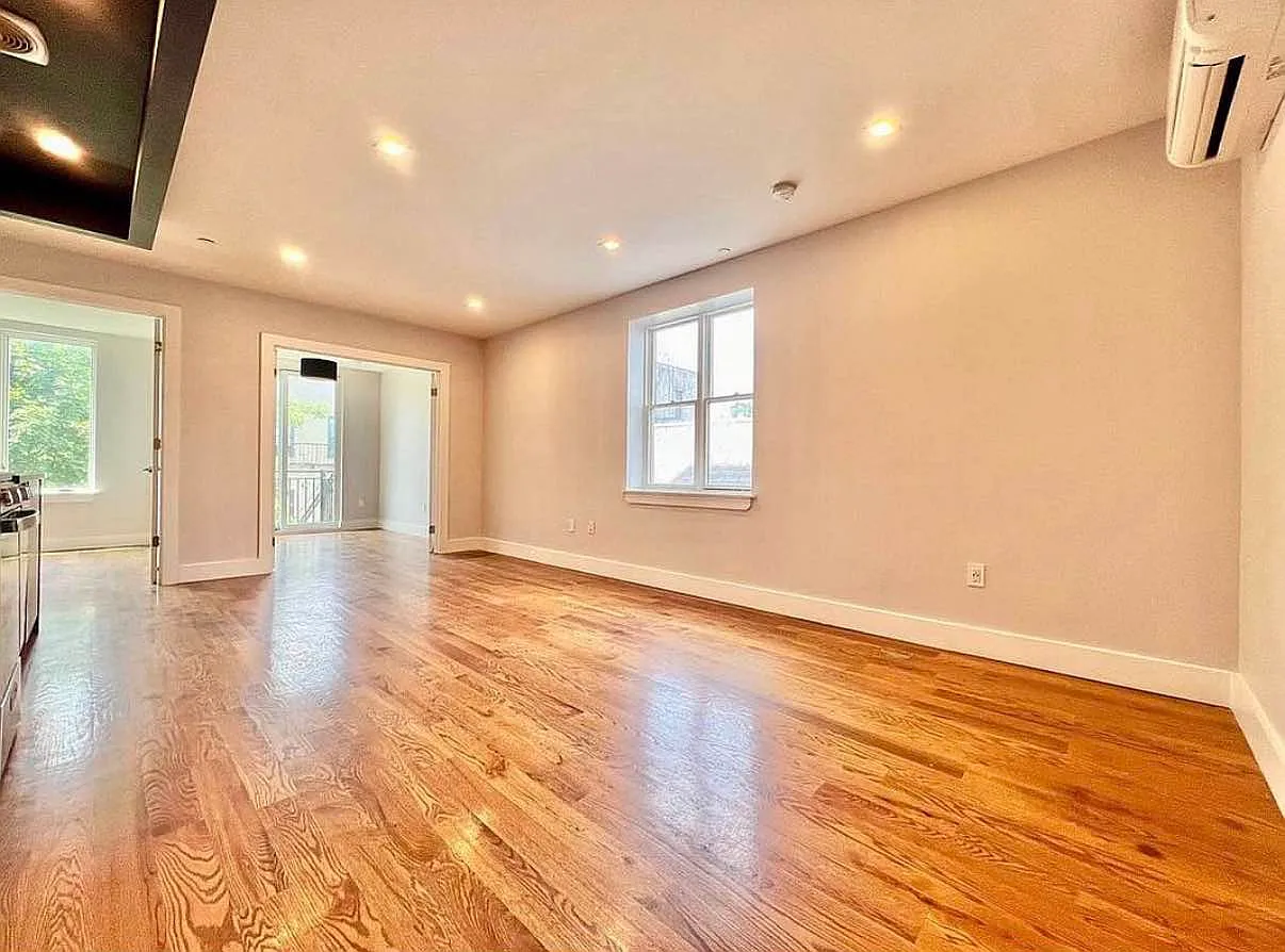 680 East 21st Street — Photo 3