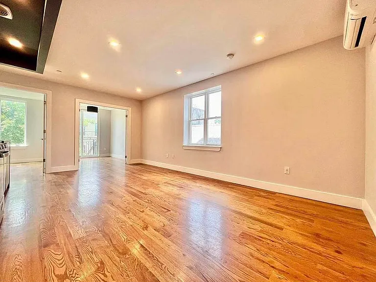 680 E 21st St #5C — Photo 3