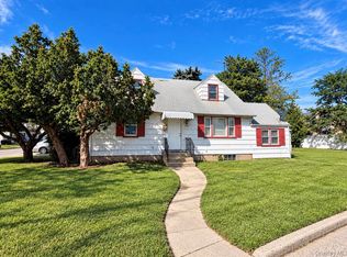 306 W Old Country Rd, Hicksville, NY 11801