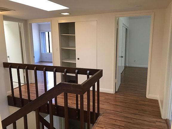5th image of 55 Northwoods Ln