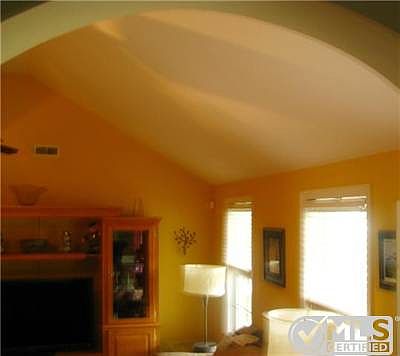 3rd image of 1387 Ambleside Dr