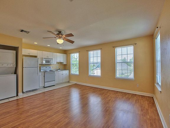 4th image of 3049 Dickinson Dr #2