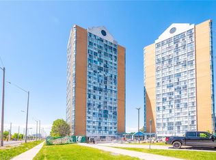 25 Trailwood Dr #1004, Mississauga, ON L4Z 3K9