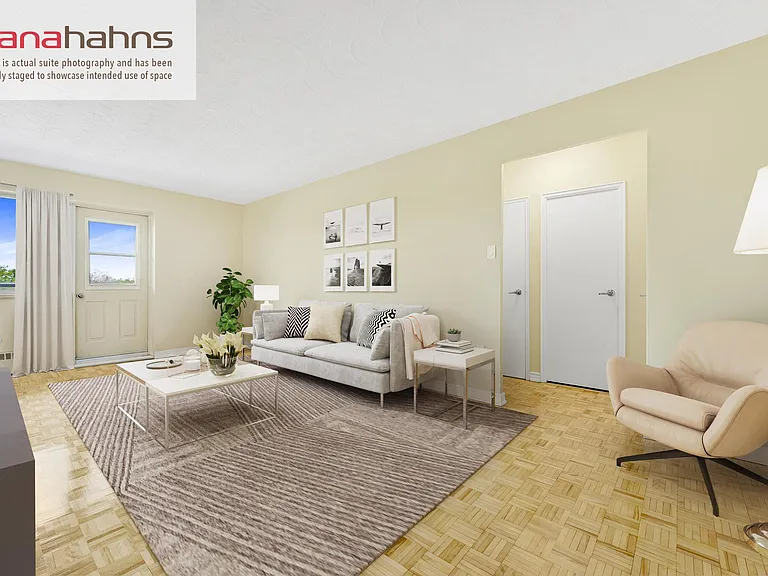 345 Lakeshore Rd W — Photo 6