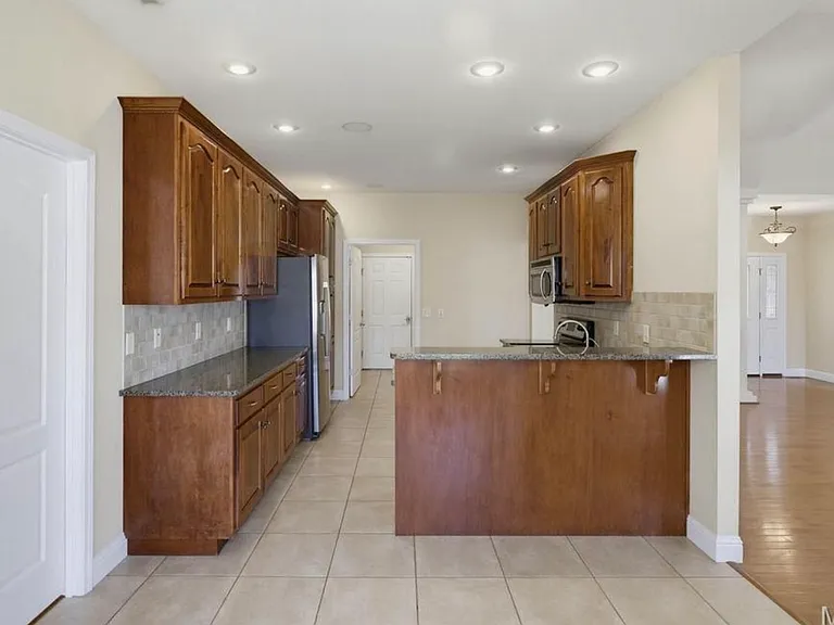 1835 Evondale Dr — Photo 11
