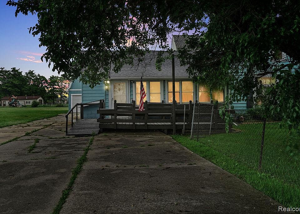 1st image of 261 Fitz Rd