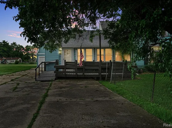 261 Fitz Rd, Goodells, MI 48027