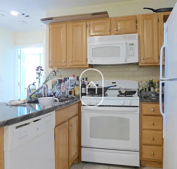 61 Westland Ave — Photo 7