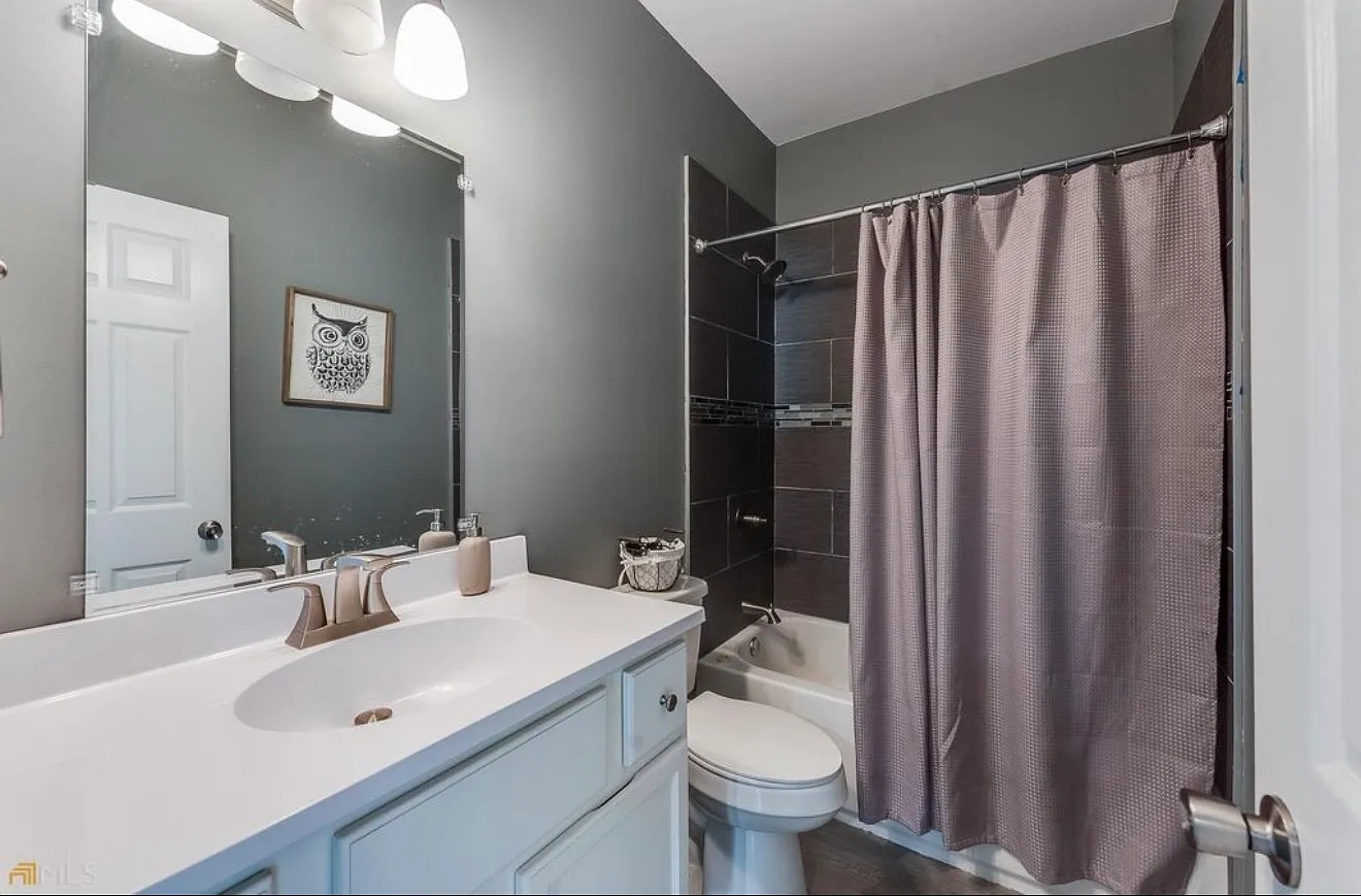 3 bed, 1274 sqft, $2,600 — Photo 1