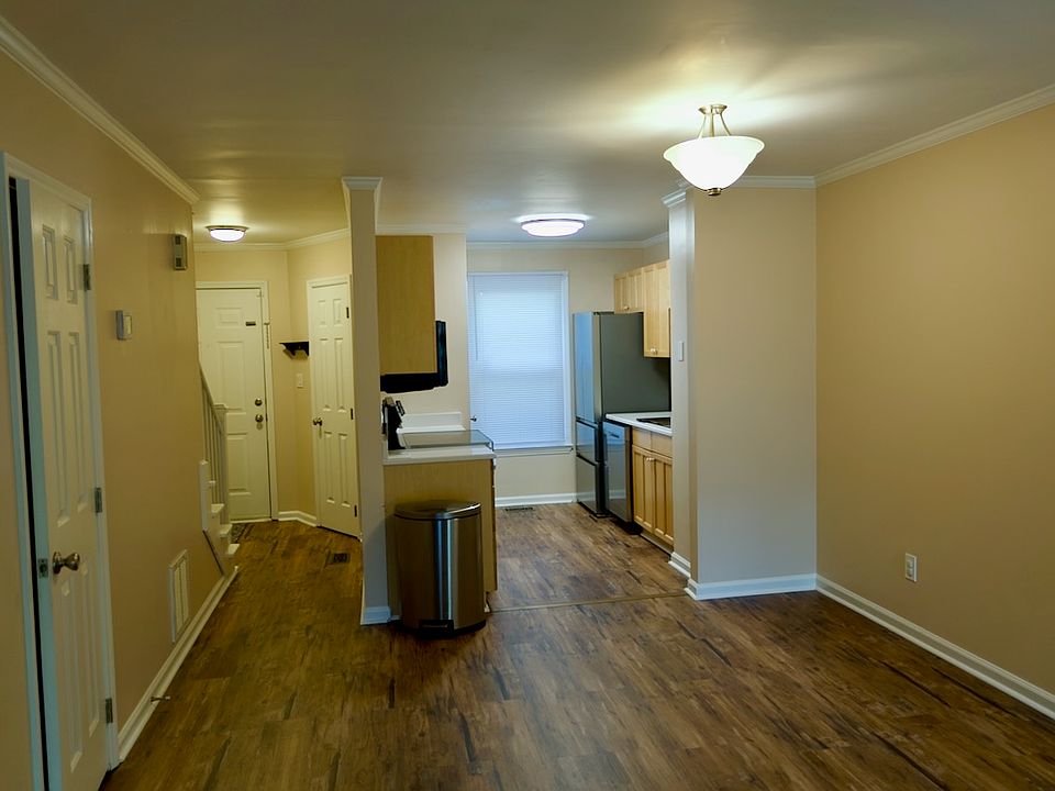 1st image of 216 Kristin Ct