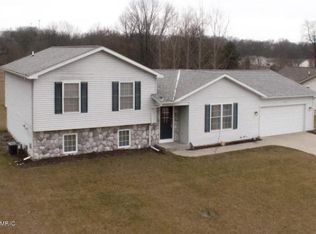 1325 Alivia Dr, Plainwell, MI 49080