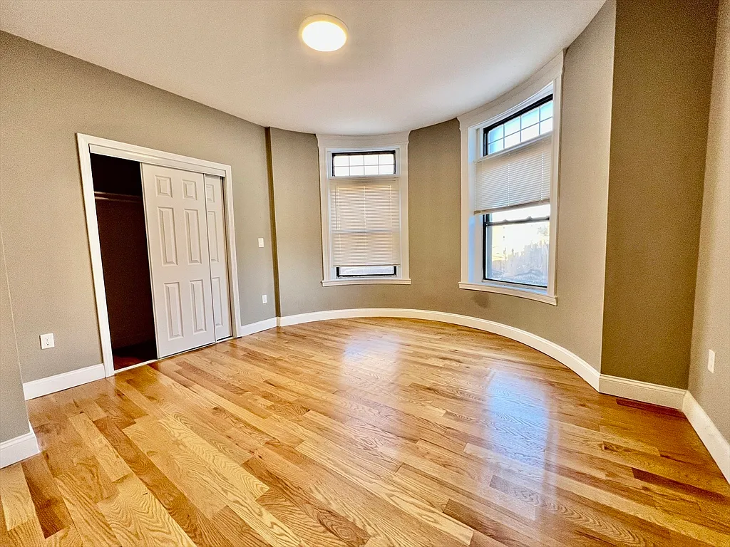 5 bed, 1800 sqft, $4,500 — Photo 3