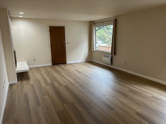 3rd image of 2566 14th Ave W APT 6
