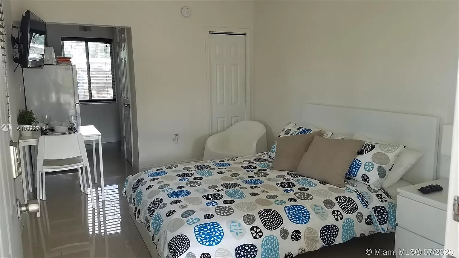 Studio, 250 sqft, $1,150 — Photo 4
