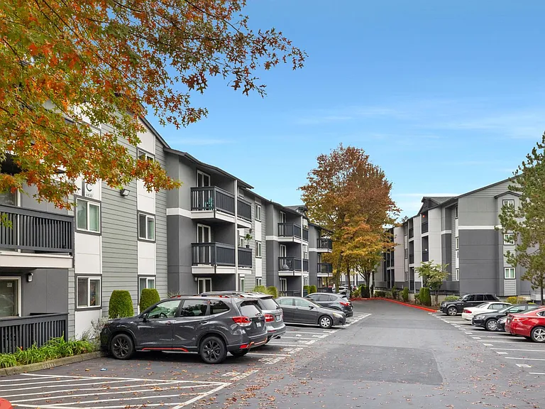 Karbon Apartments — Photo 28