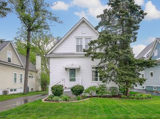 627 W Wesley St, Wheaton, IL 60187