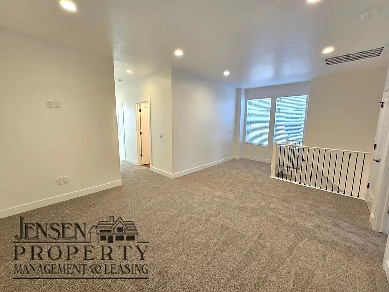 1070 W Albertine Ln — Photo 18