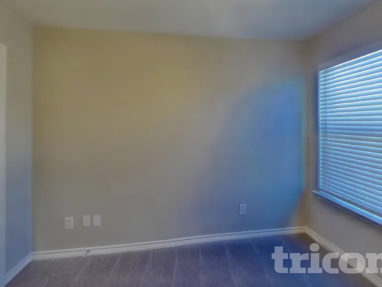 233 Amherst Dr — Photo 13