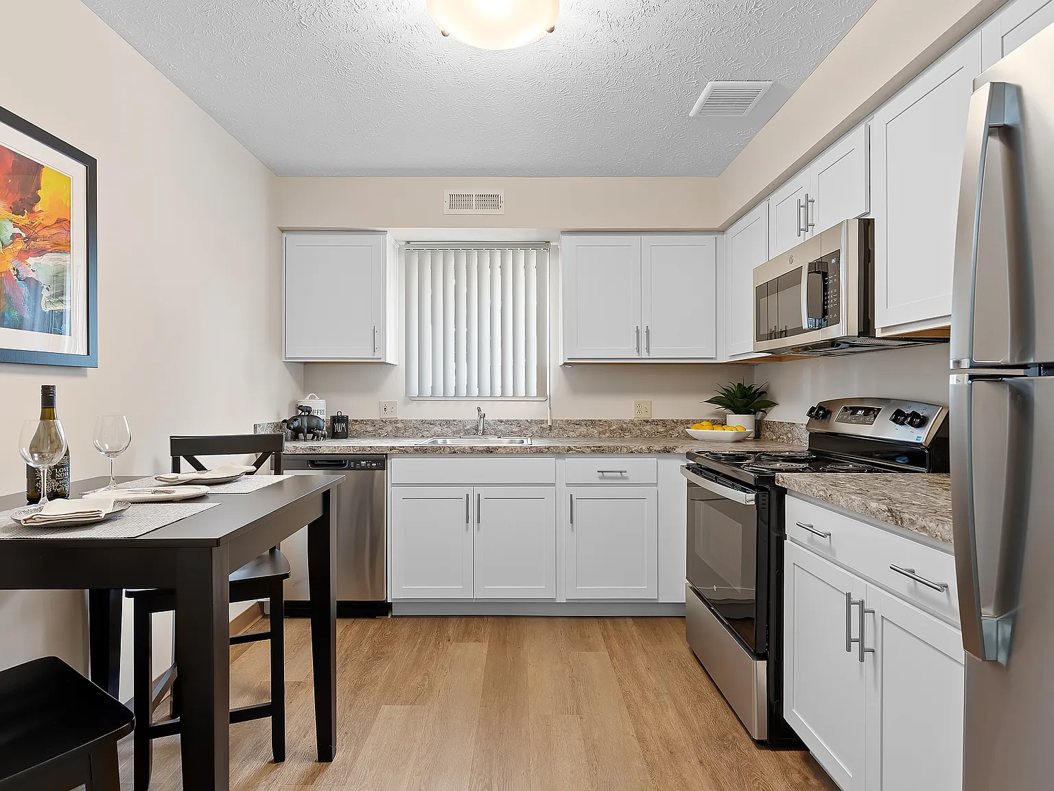 Foxmoor Apartments — Photo 2