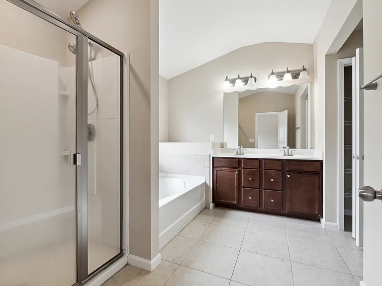 1190 Hampton Oaks Dr — Photo 15