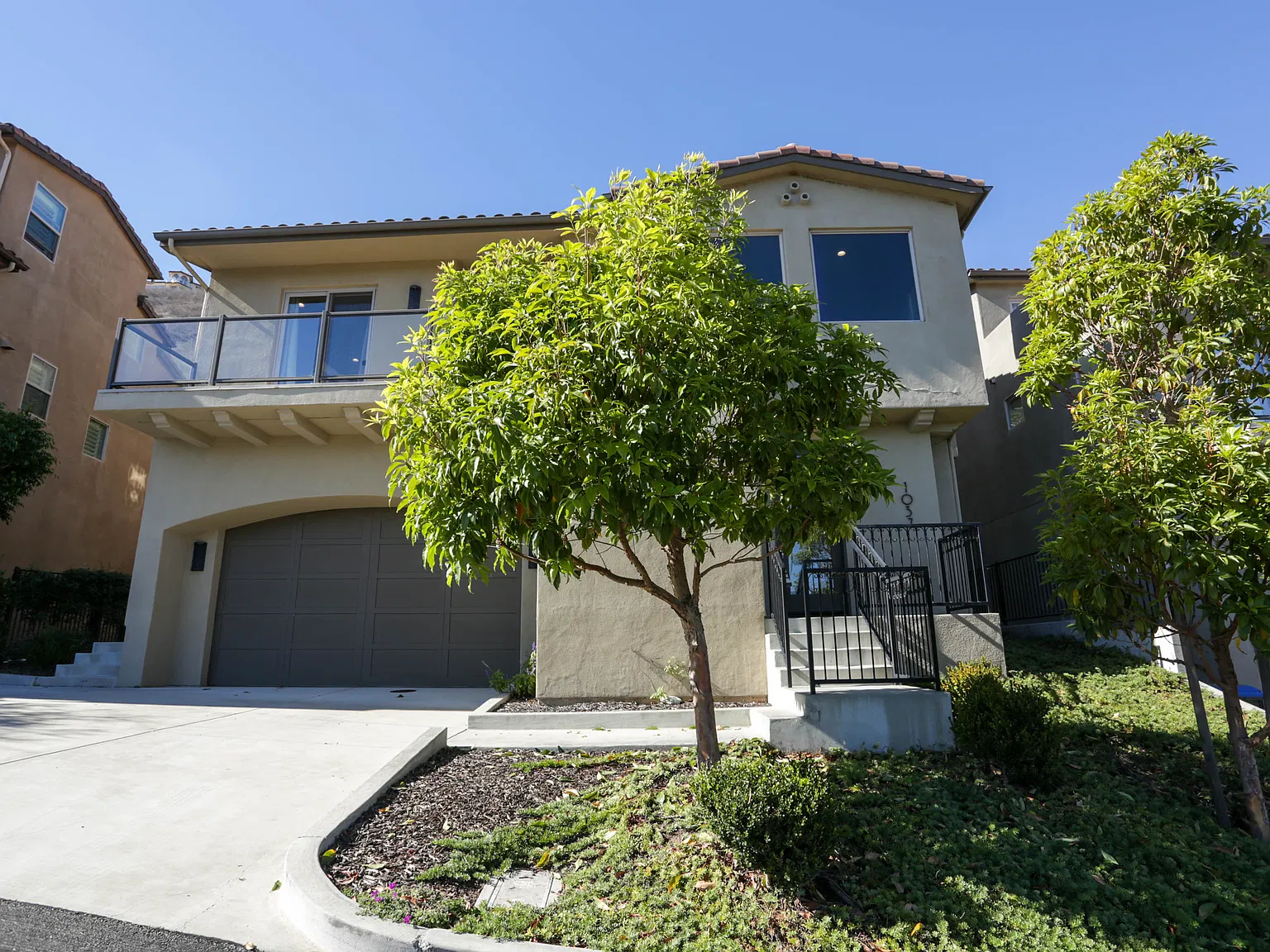 3 bed, 2186 sqft, $4,950 — Photo 3