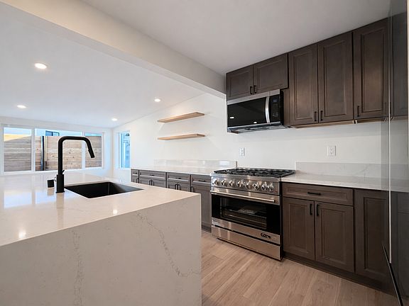 4th image of 4601 Almayo Ave