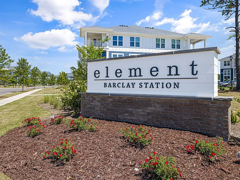 Element Barclay Station — Photo 57