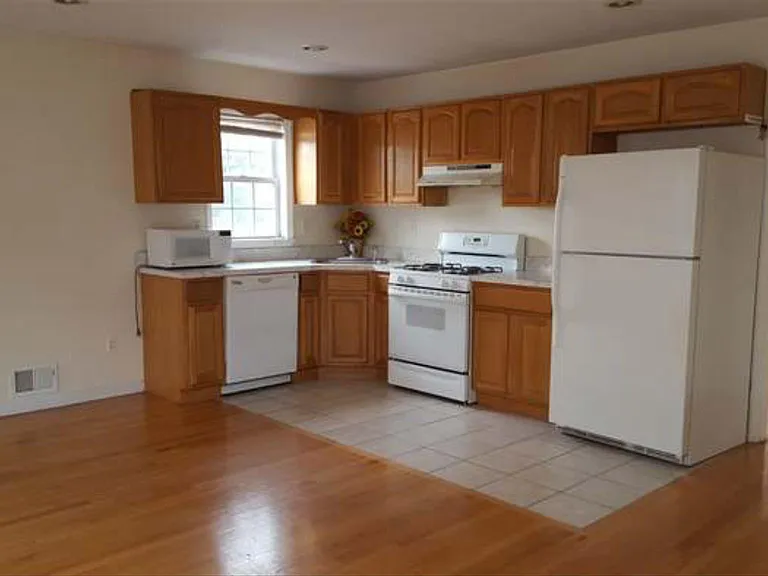 238 Beacon Ave #2 — Photo 6