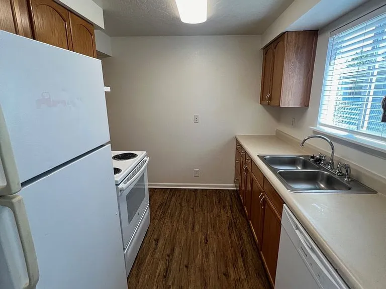 270-272 Kruse St #275-277-& — Photo 4