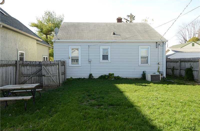 2nd image of 965 N Hawthorne Ln