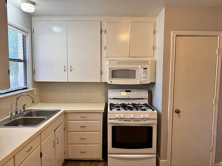 3208 Kenesaw Ave — Photo 8