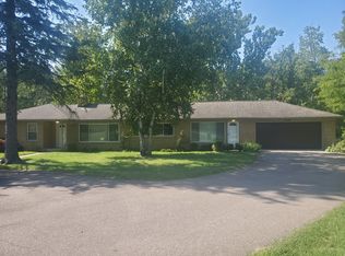 24225 Tamarack Cir, Southfield, MI 48075
