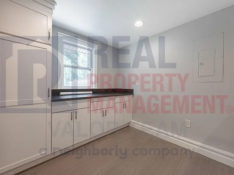 1725 Crock Dr — Photo 8