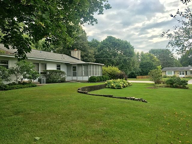 2nd image of 803 Valley Park Dr