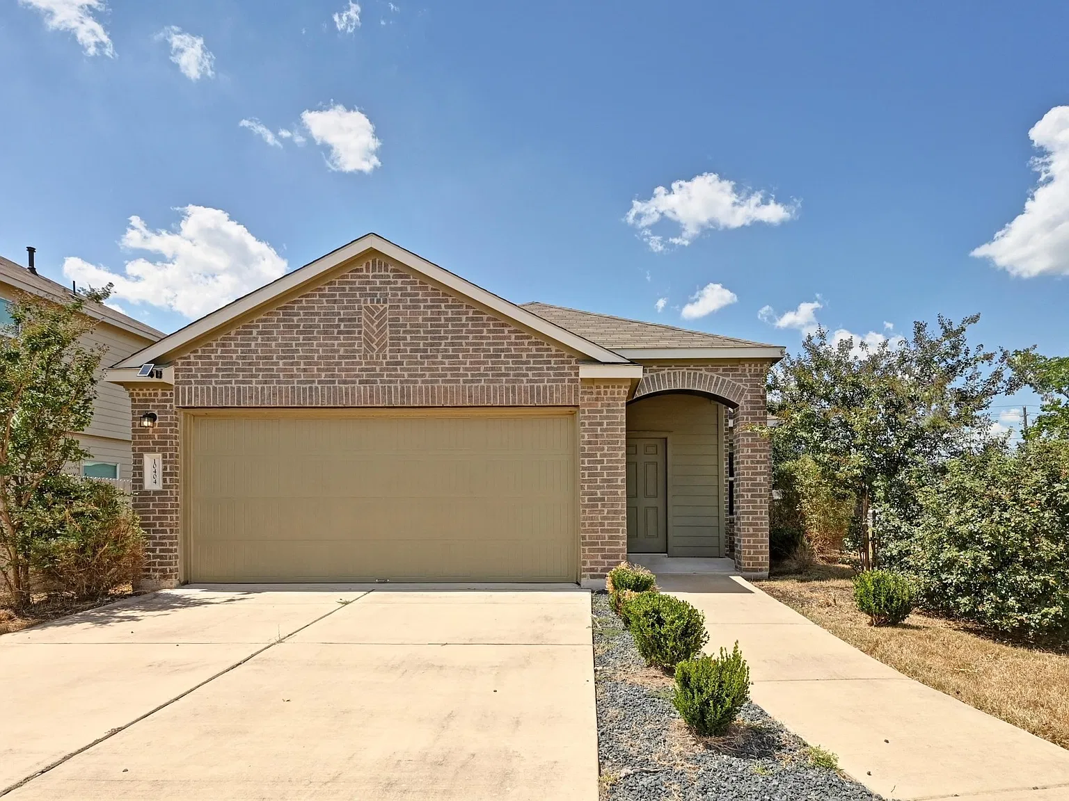 3 bed, 1449 sqft, $1,995 — Photo 2