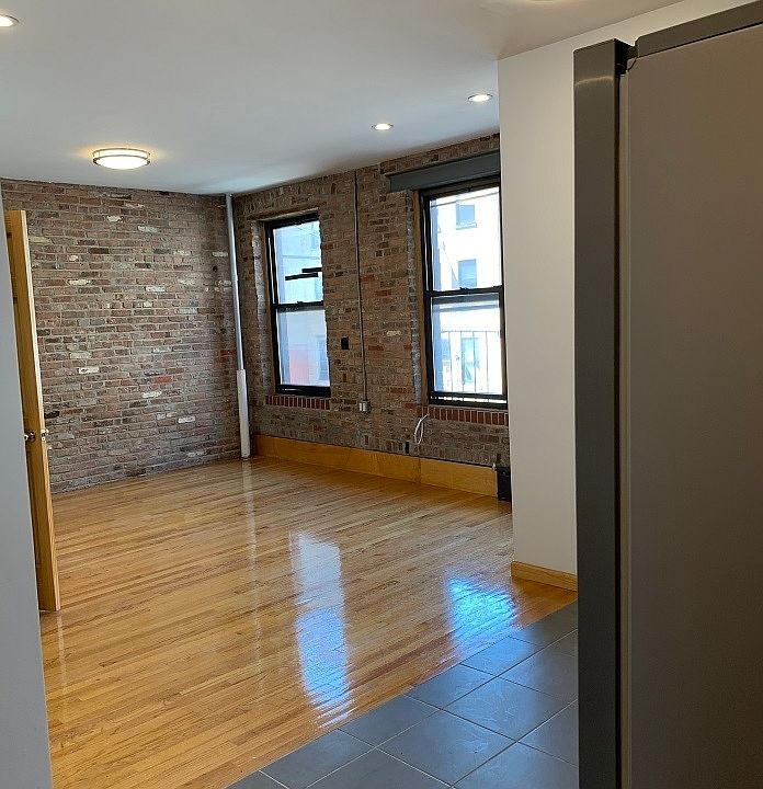 2nd image of 94 Madison St #5