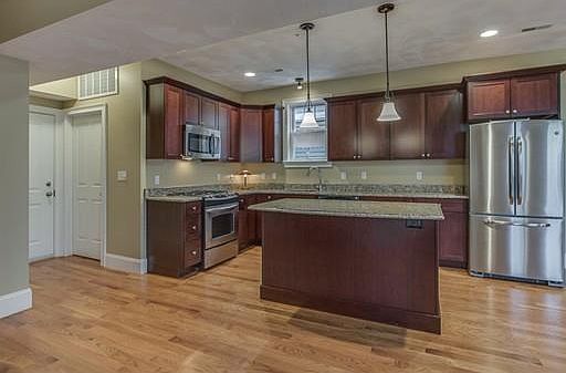 5th image of 98 Washington Sq Unit 8
