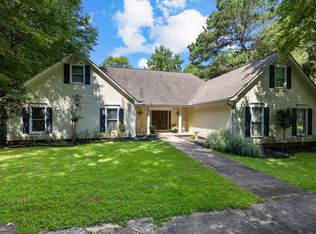 280 Waters Edge Ln, Newnan, GA 30263