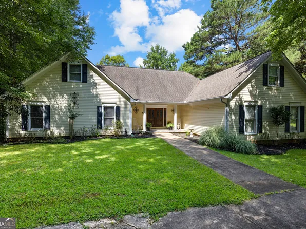 280 Waters Edge Ln, Newnan, GA 30263