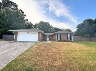 330 N Lakeside Ter, Mustang, OK 73064