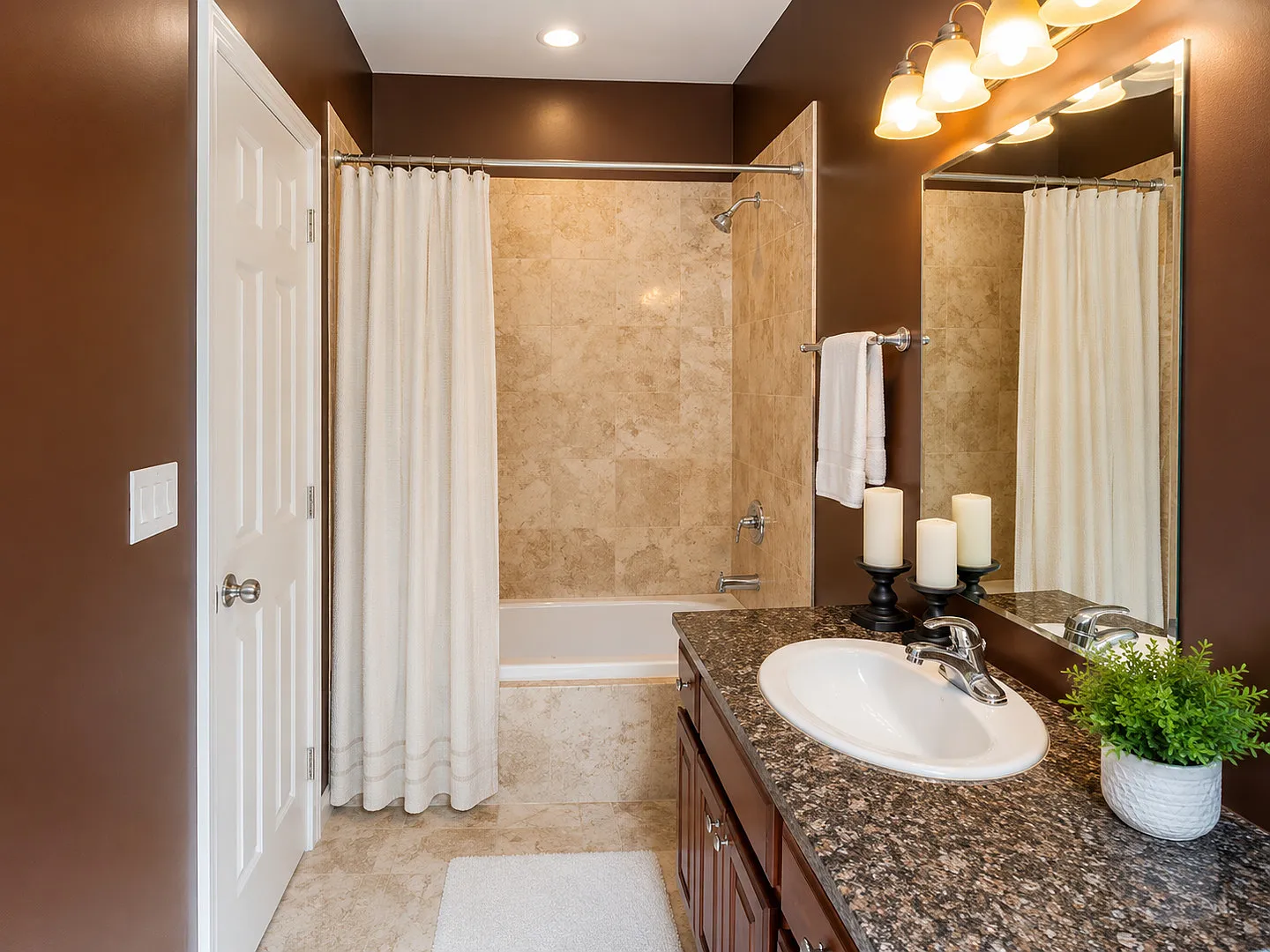 2 bed, 1300 sqft, $2,150 — Photo 3