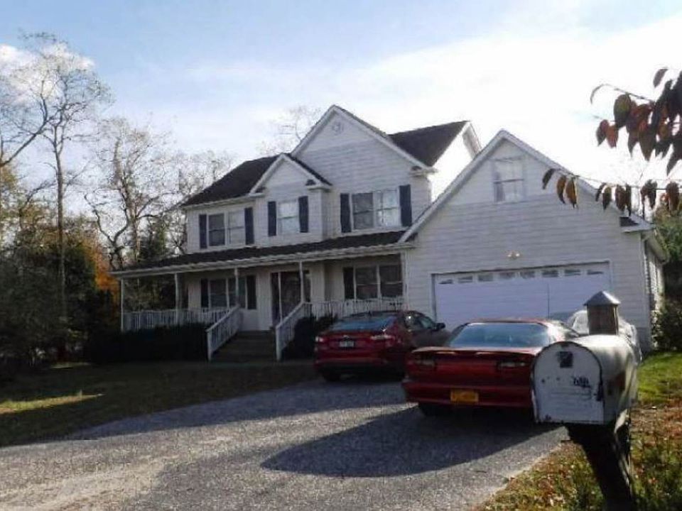 2nd image of 8 Hyland Rd